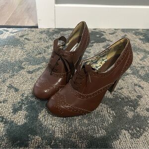 Brown American Eagle Oxford High Heels with Broguing US 6.5